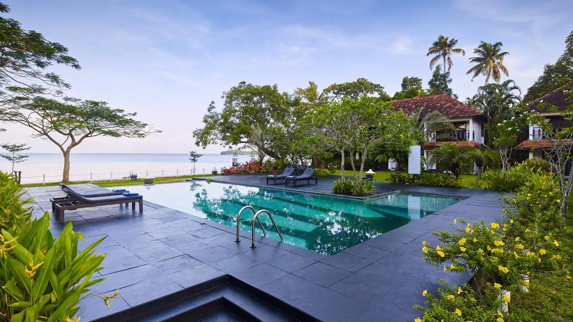 Deshadan Backwater Resort - The Best Sunrise View Alappuzha India